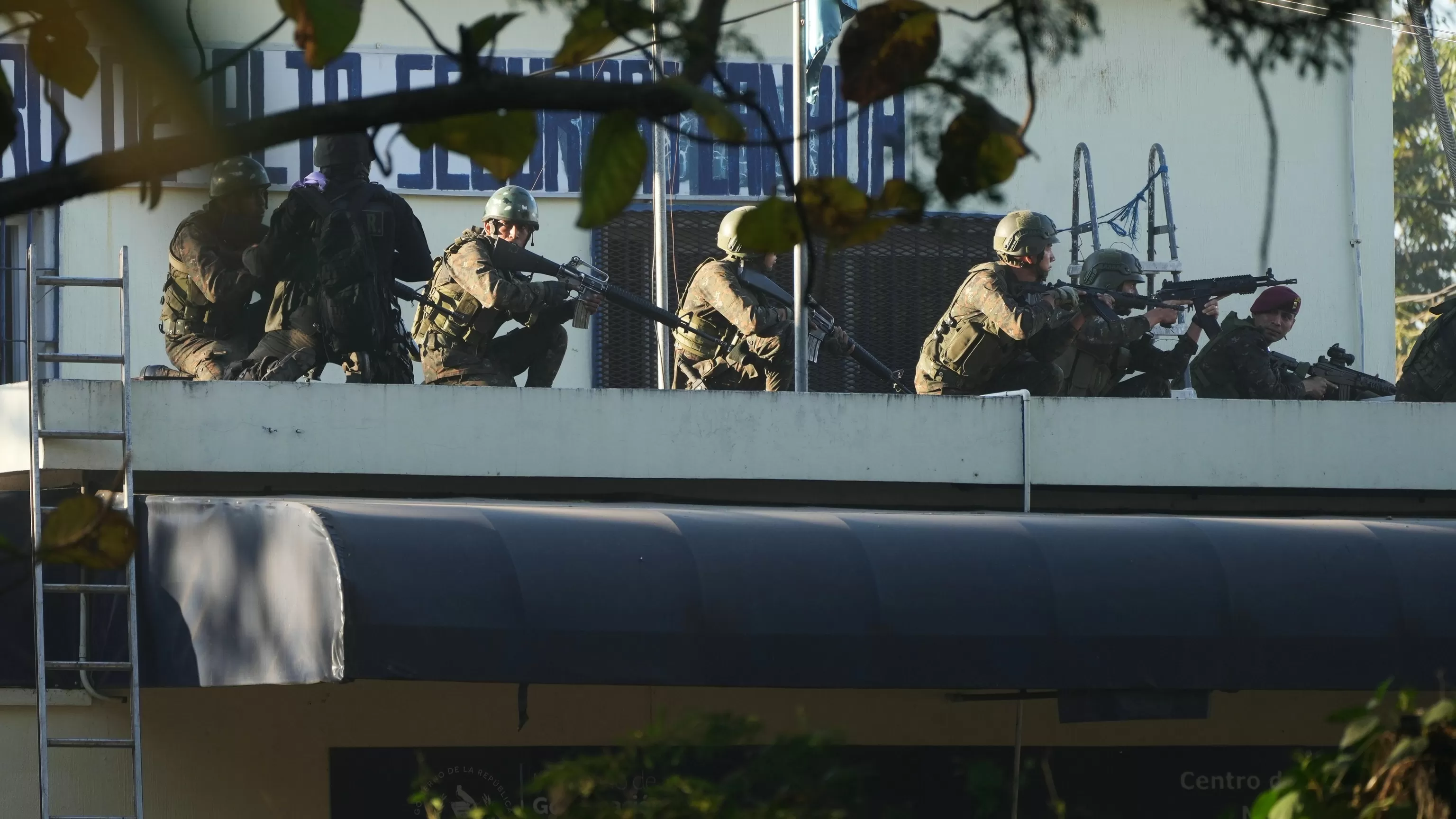Gang violence in Guatemala kills 7 police officers after inmates take over prisons