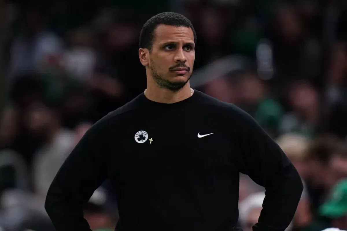 Joe Mazzulla Wrestles Celtics Staff to Floor After Heated Reaction to Refs’ Call