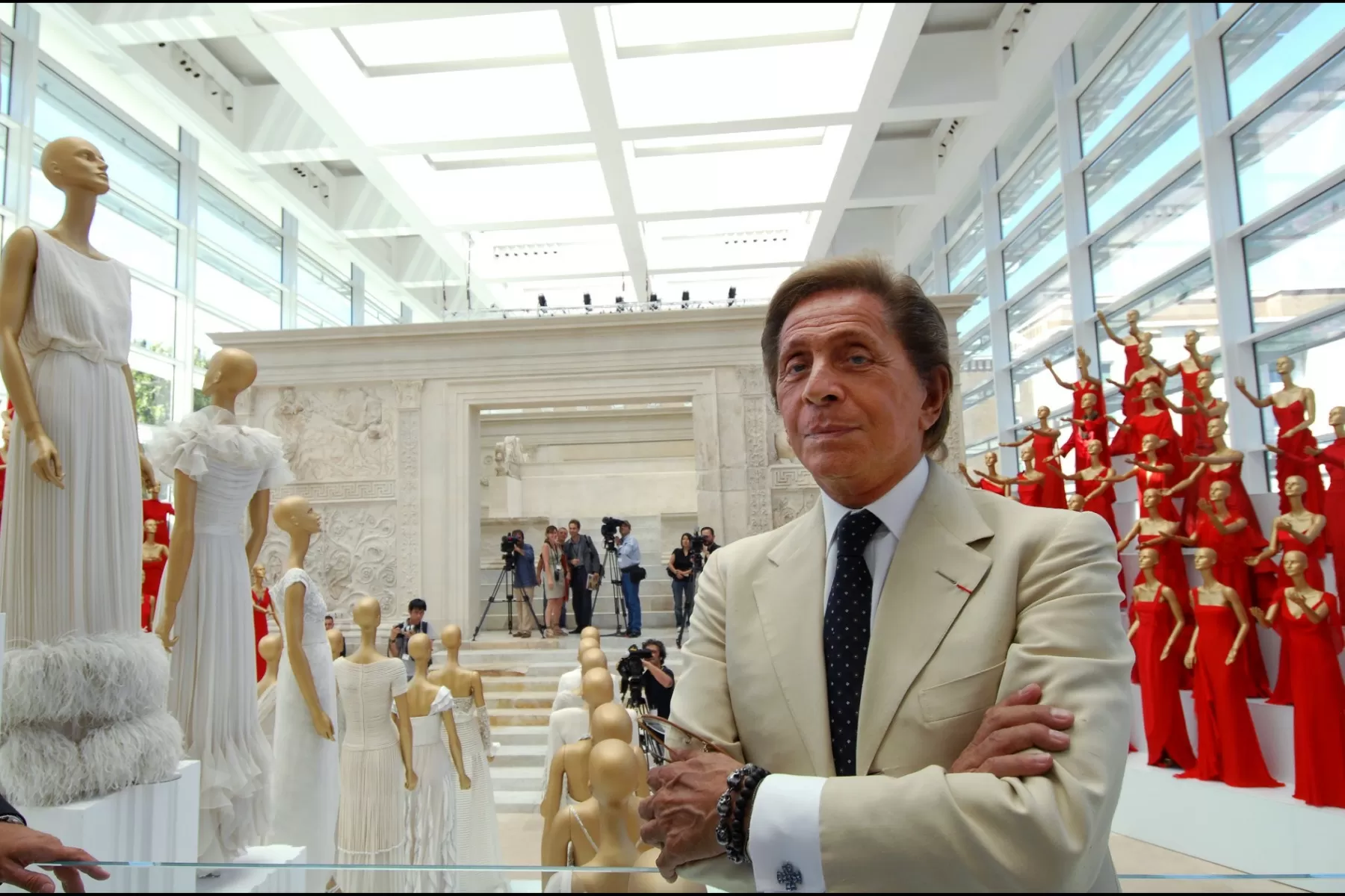 Valentino, Fashion Designer to the Jet Set, Dies at 93 in Rome
