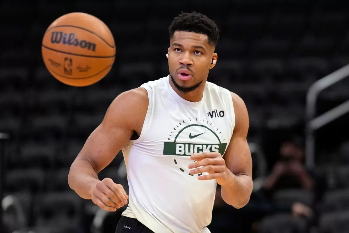 Eyewitness Spots Giannis Antetokounmpo in San Francisco After Opening Bucks Exit Door: Report