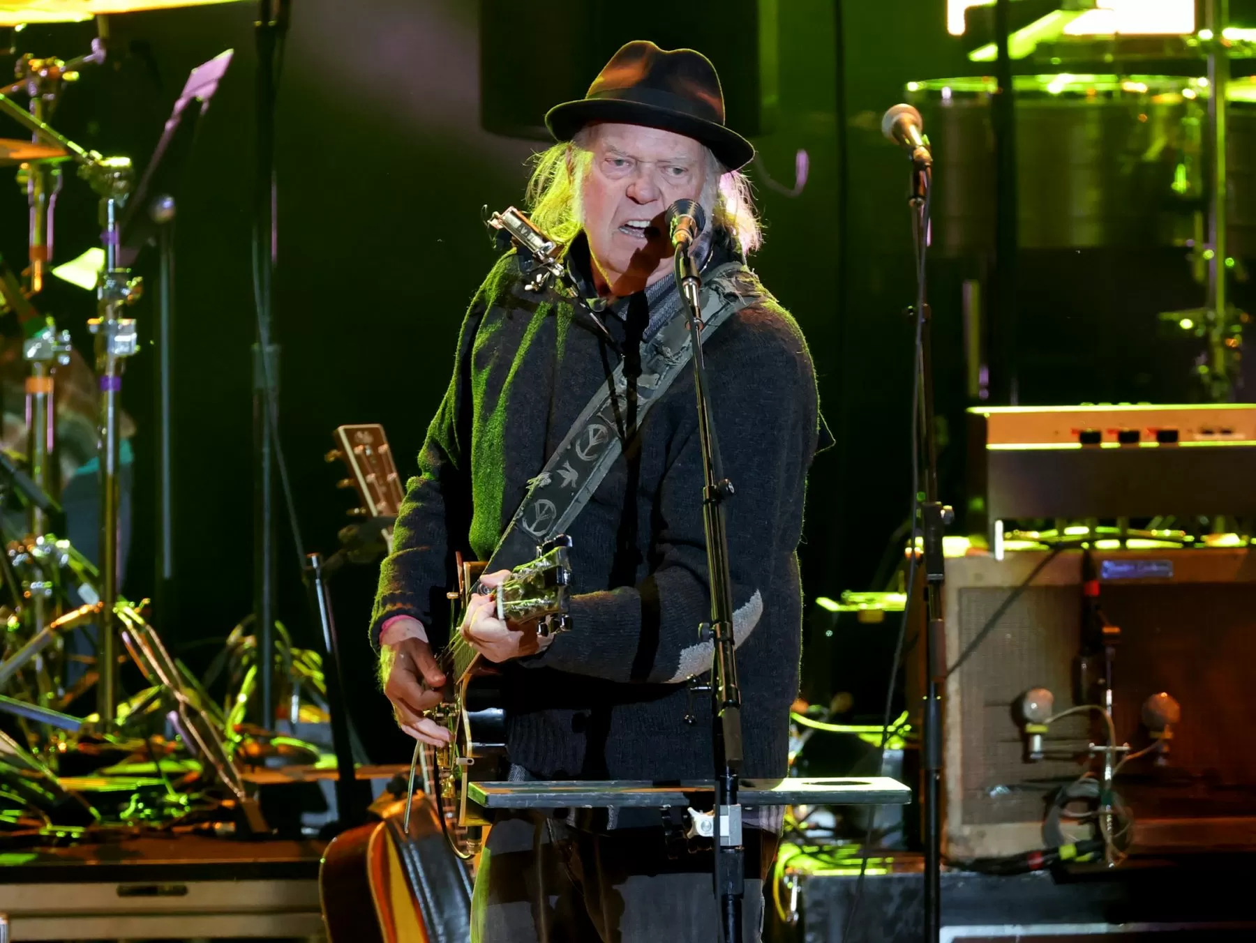 Neil Young Blasts Apple CEO Tim Cook, Verizon & T-Mobile for ‘Backing the Fascist Trump Regime’