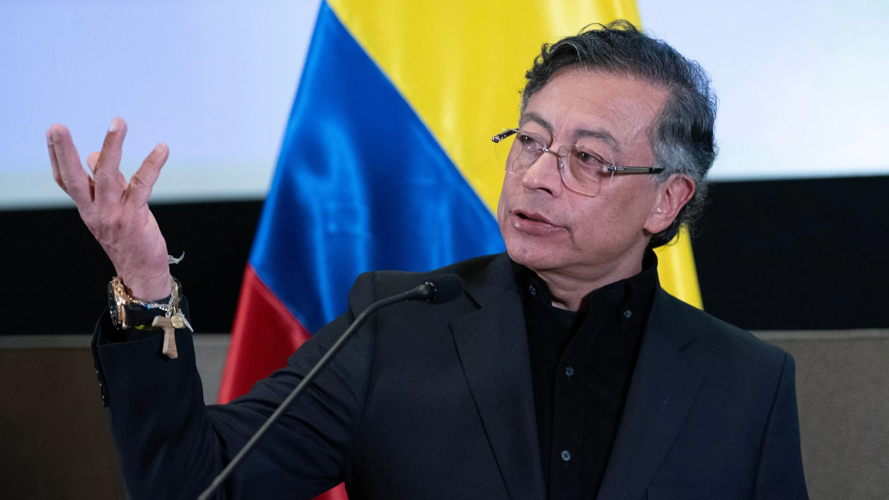 Colombian president accepts rebel's proposal to have a commission investigate its possible drug ties