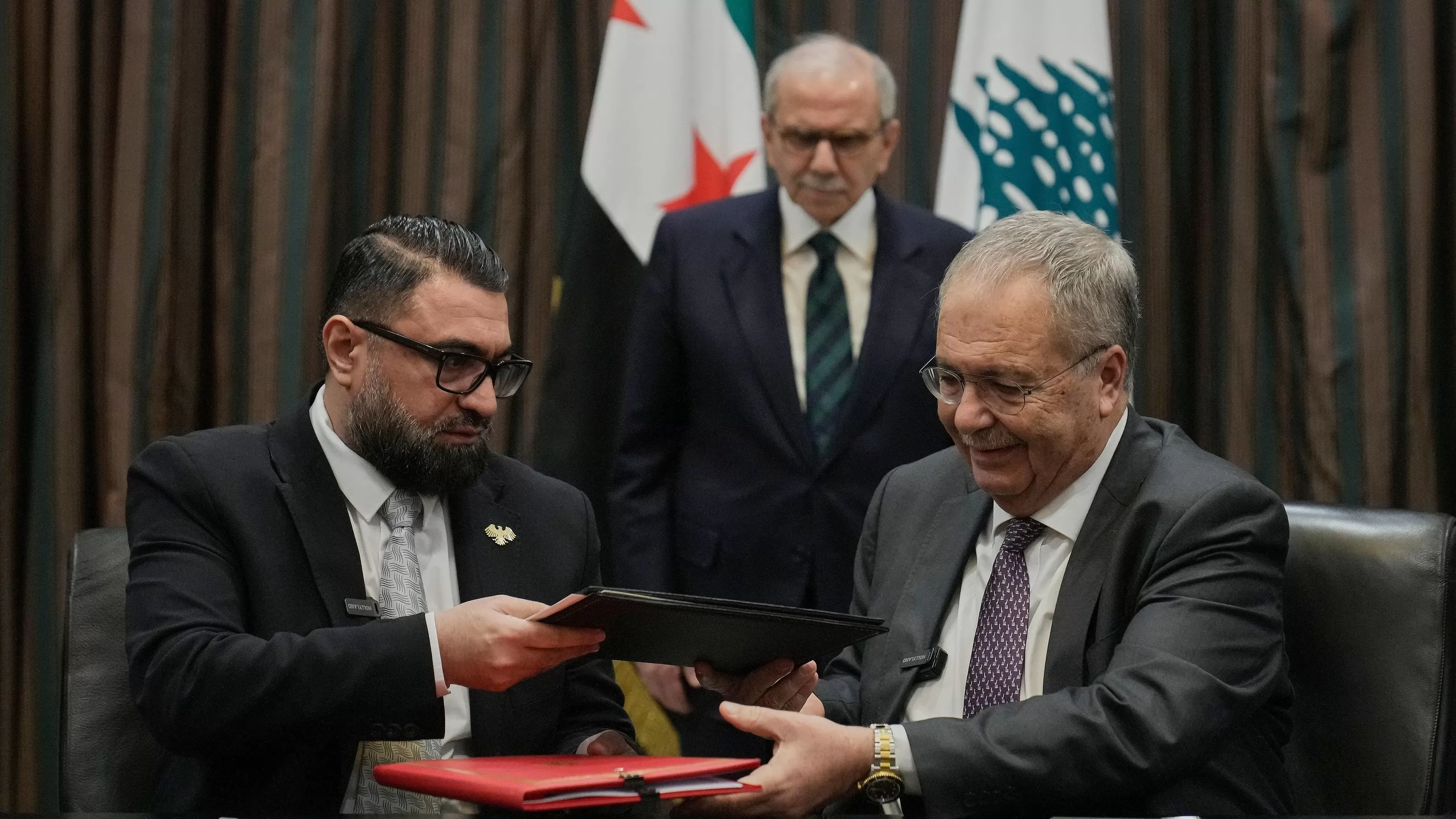 Deal is signed in Beirut to transfer 300 Syrian prisoners in Lebanon to their home country