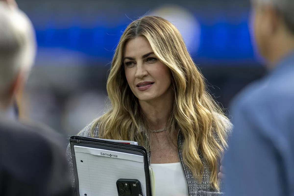 Erin Andrews Makes Emotional Confession on Mom Guilt and Juggling FOX Career