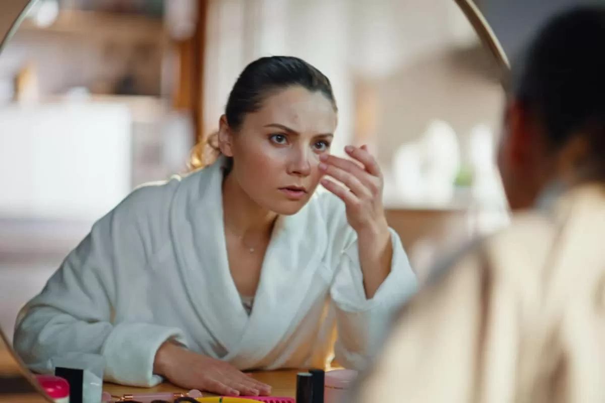 Spring Skin Sensitivity: Dietitian Explains Why Redness, Itching & Acne Flare Up In March