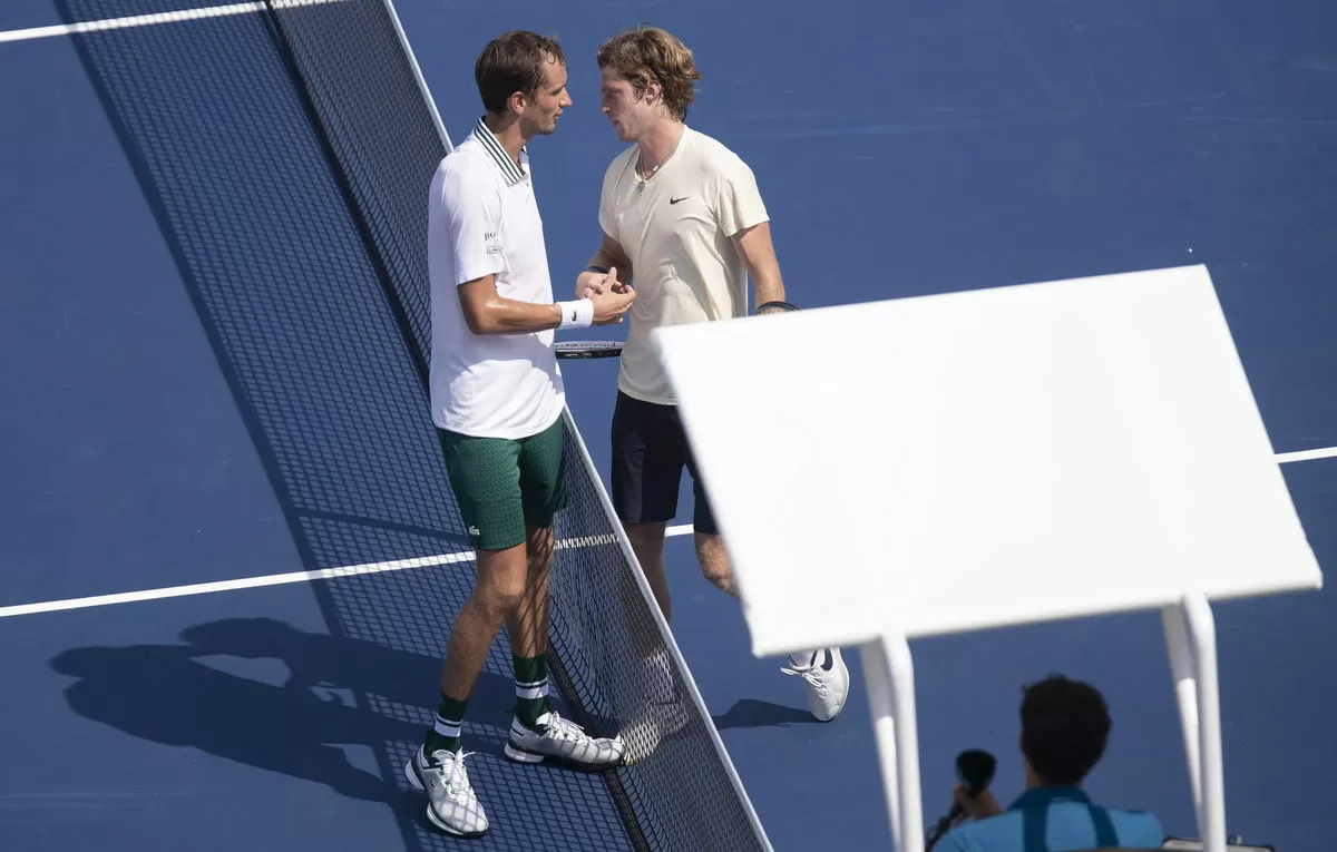 Andrey Rublev and Daniil Medvedev Escape Dubai Chaos as ATP Player With Kids Endures Ordeal