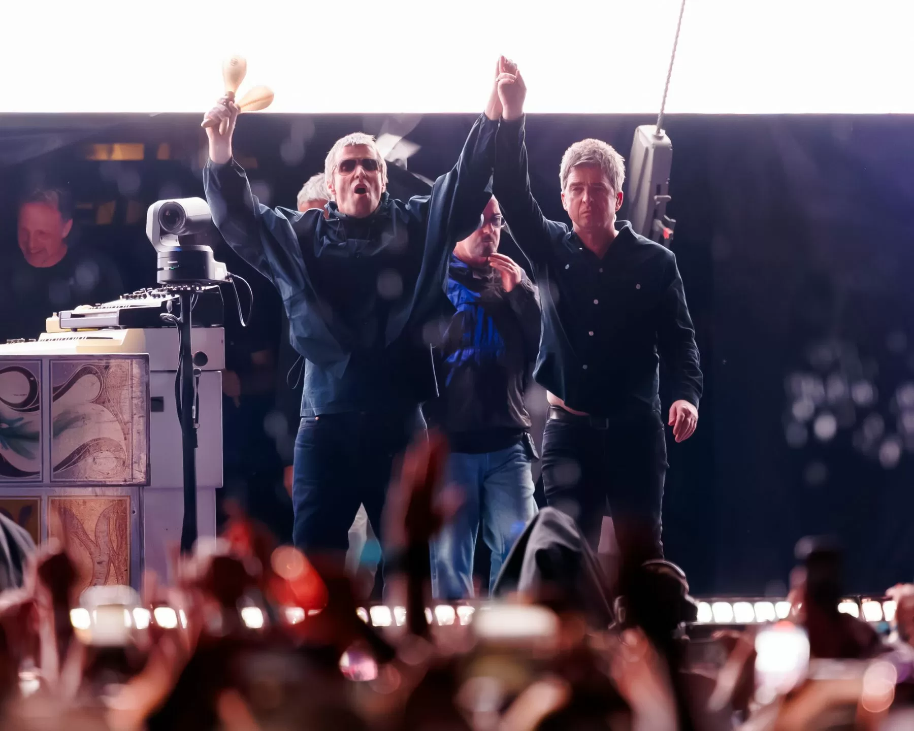 Olivia Dean & Oasis Help U.K. Recorded Music Revenue Cross £1.5 Billion for First Time: BPI