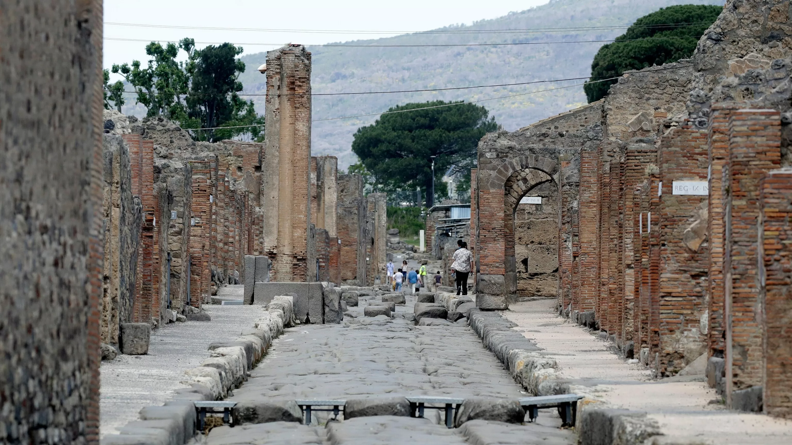 New permanent exhibition shows plaster casts of Pompeii victims frozen at the moment of their death