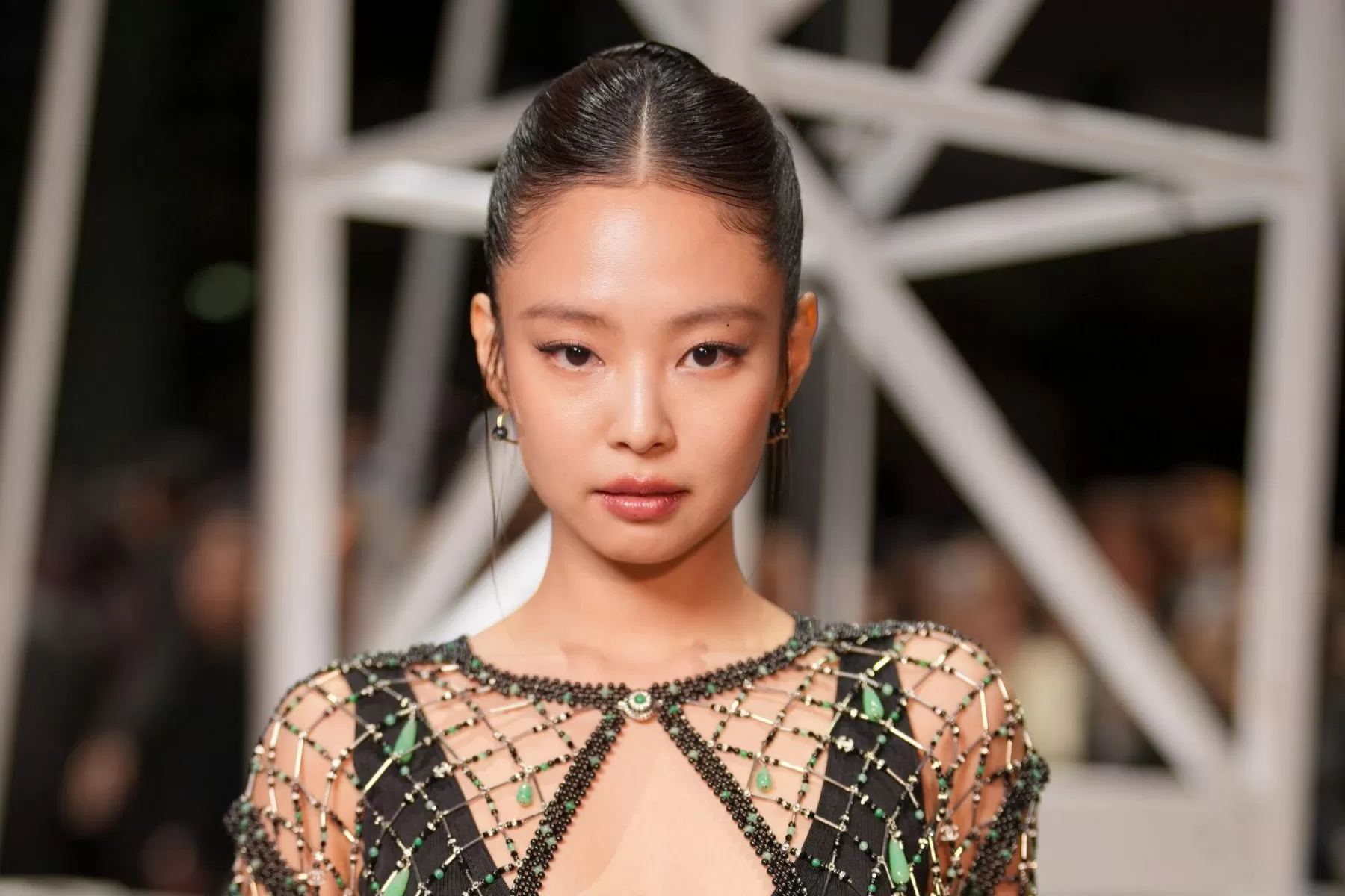 ‘Shut Up, JENNIE!’: See the BLACKPINK Star Get in on Viral ‘Dracula’ Trend Featuring Tame Impala Collab