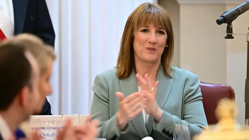 Reeves vows to stop UK tech ‘drifting abroad’ with £2.5bn AI and quantum push