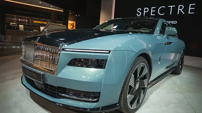 Rolls-Royce scraps 2030 all-electric target as demand softens
