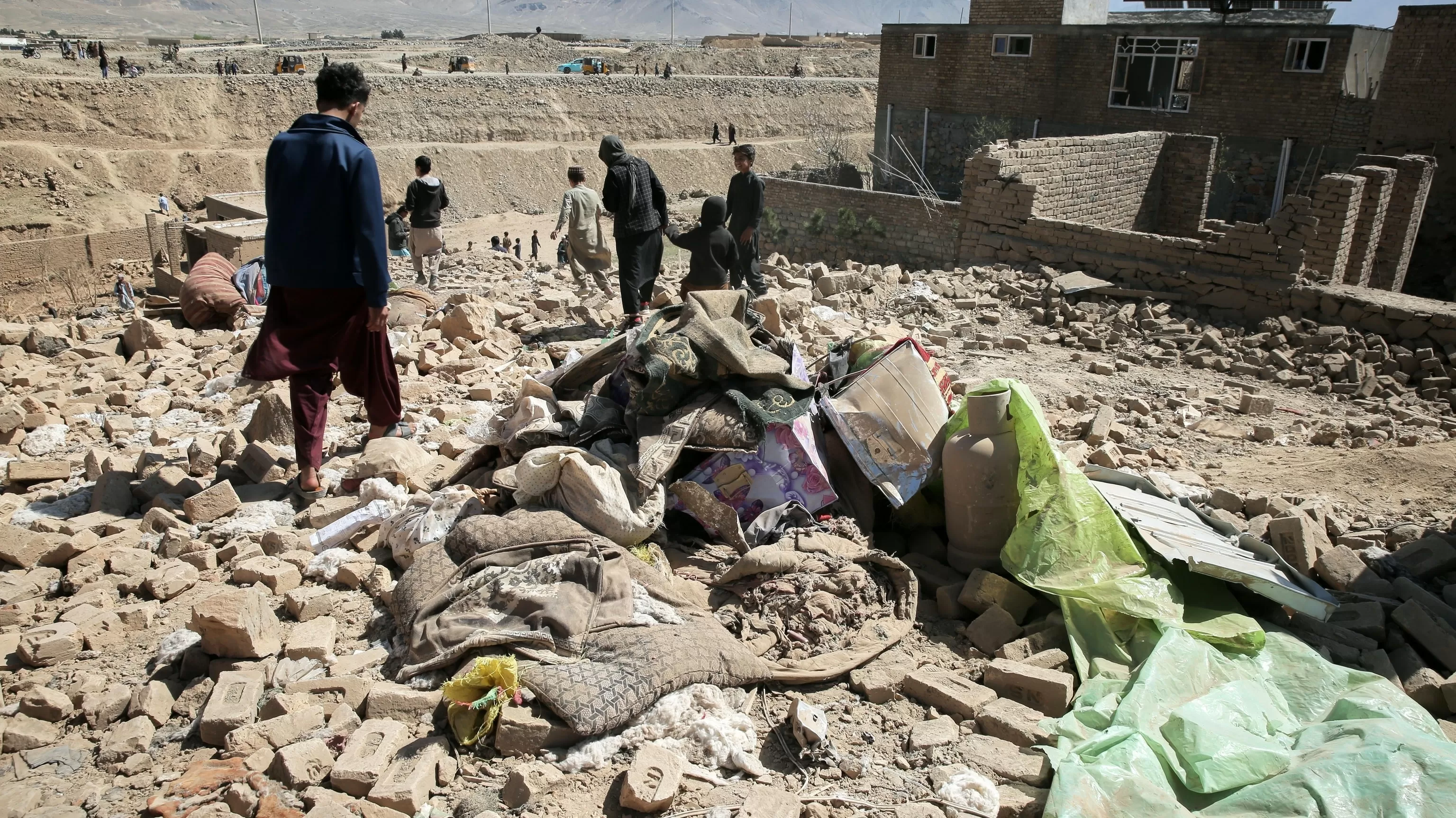 Pakistan says it hit militant hideouts in Afghanistan’s Kandahar as fighting shows no letup