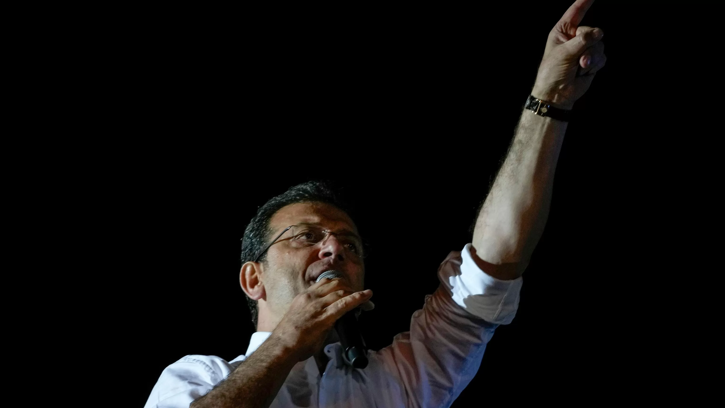 Istanbul's mayor goes on trial with some 400 defendants in corruption case