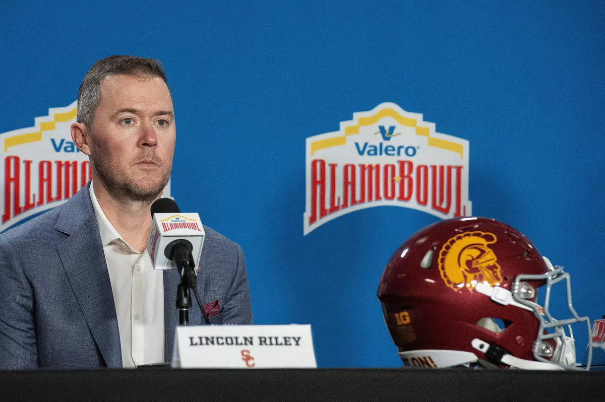 Lincoln Riley Sets Reasonable Expectations for 2026 Season While ESPN Puts Hot Seat Label on USC HC