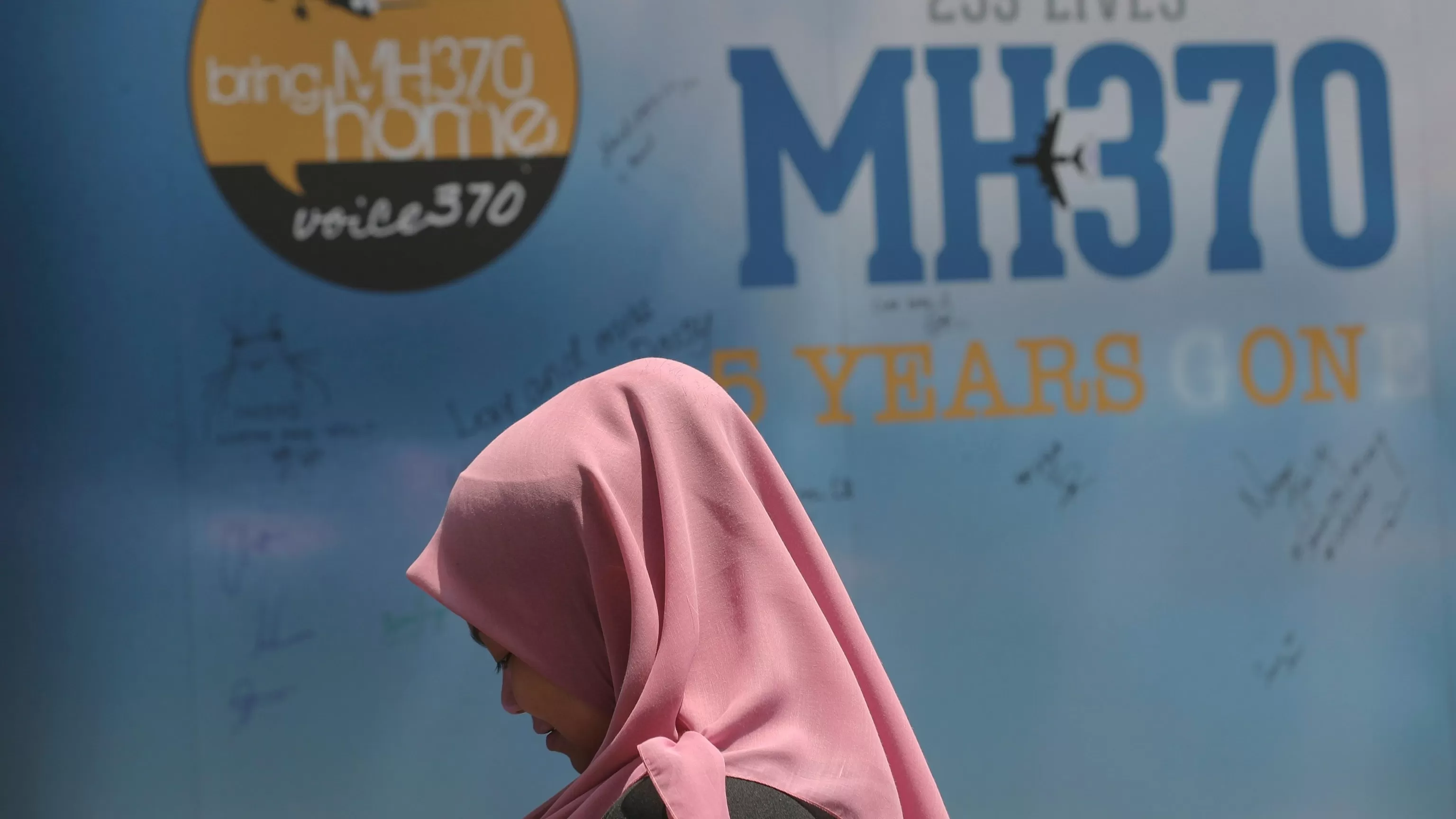 Renewed hunt for missing Flight MH370 comes up empty as families press for answers