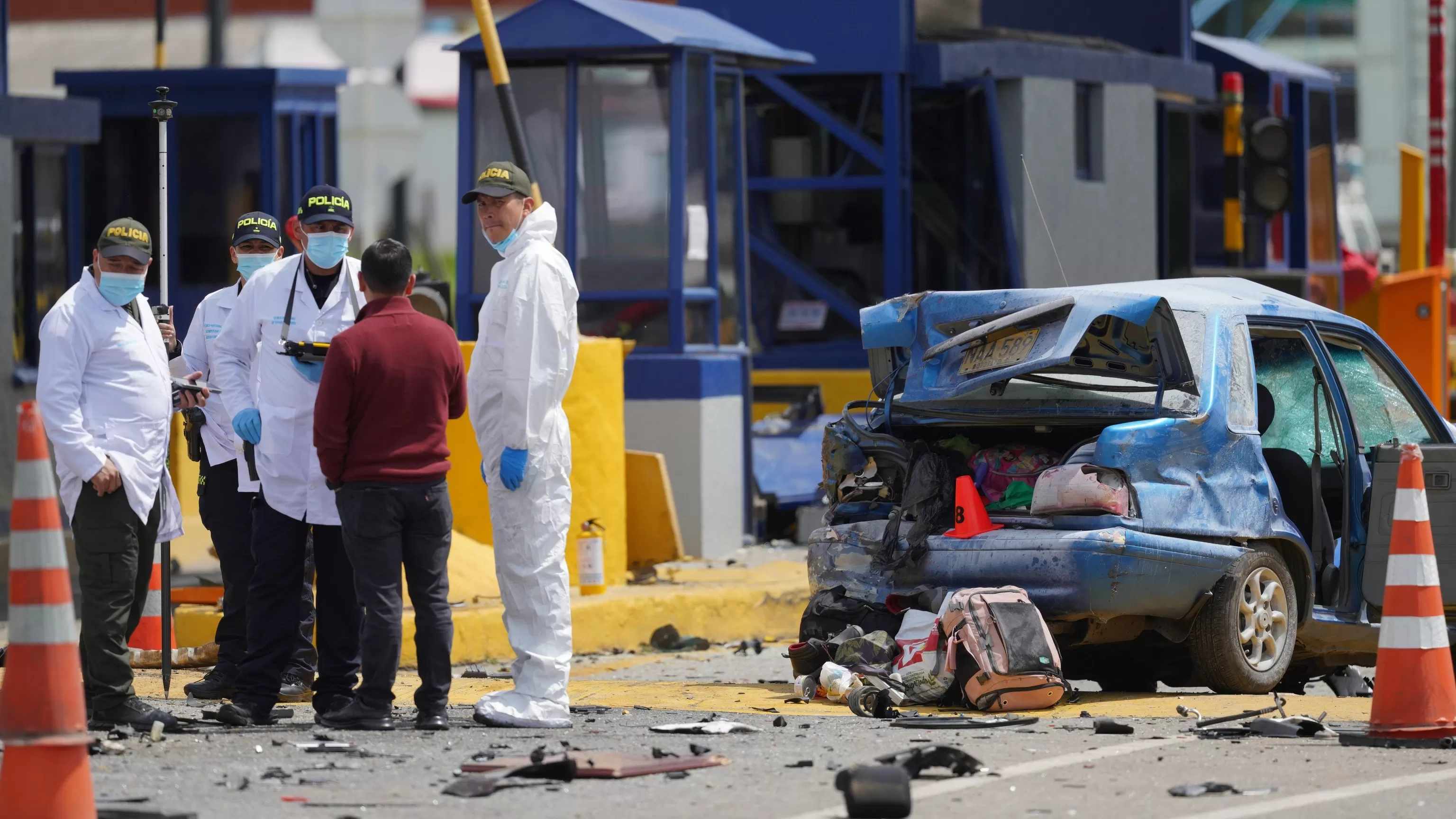 A road accident in Colombia involving several vehicles kills at least 2 people and injures 19