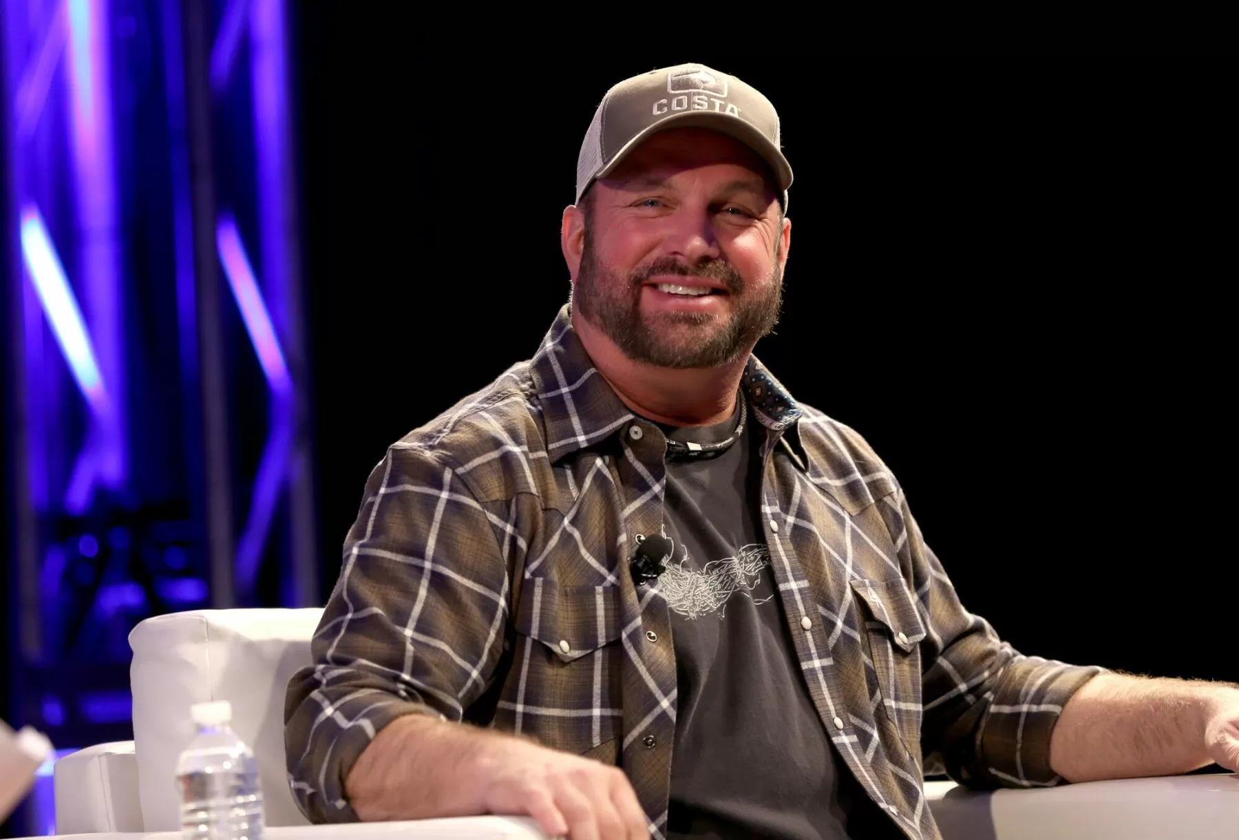 Here’s What Garth Brooks Thought of Morgan Evans’ Cover of ‘Ain’t Going Down (‘Til the Sun Comes Up)’