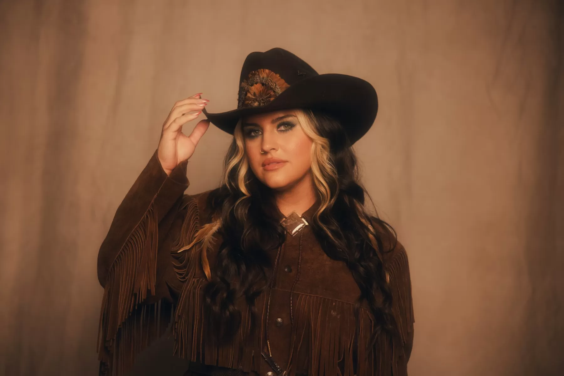 Taylor Austin Dye on Channeling Shania Twain & Nickelback in Rockin’ ‘Man for That’: ‘That Song Encapsulates Who I Am’
