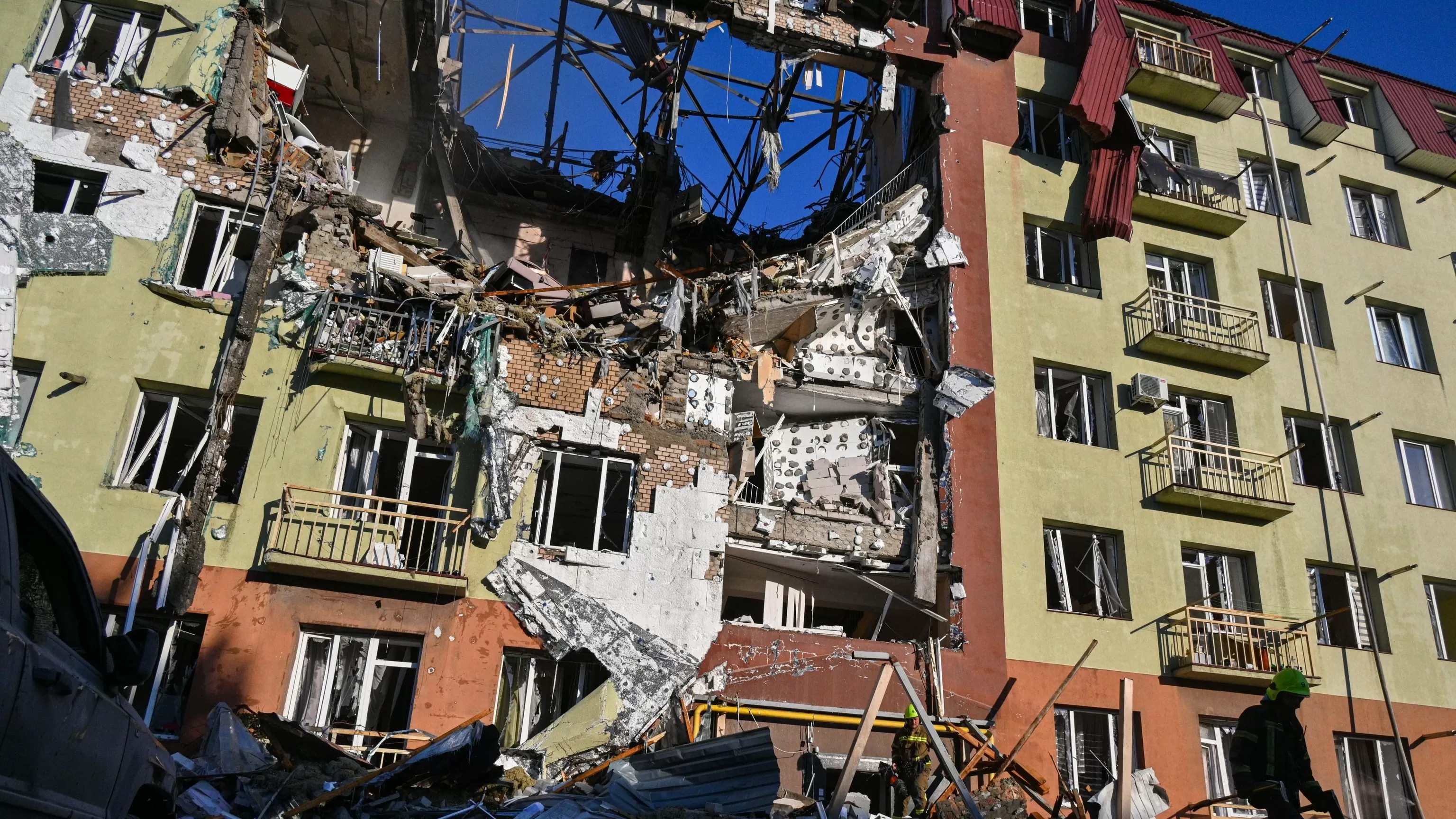 A Russian attack kills 3 in Odesa while Ukraine targets Russian oil infrastructure, officials say