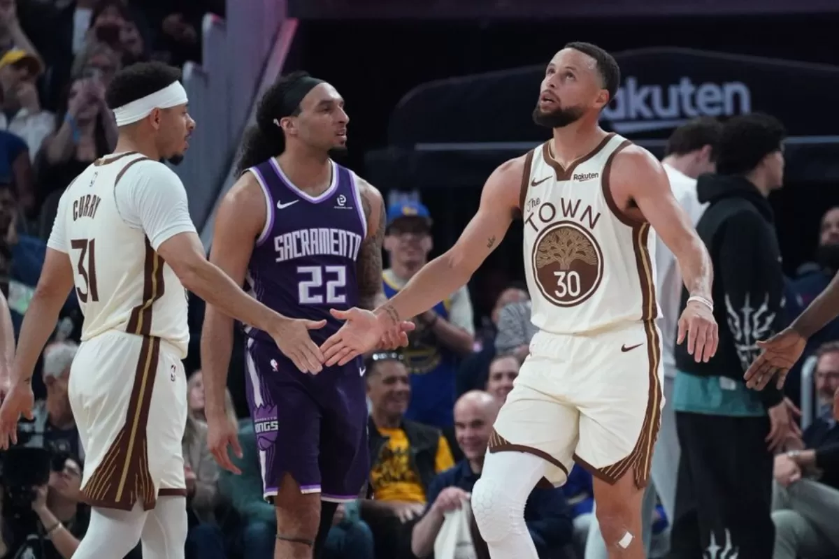 Warriors Announcers Call Out Kings for Hacking Stephen and Seth Curry as Teammate Demands Action