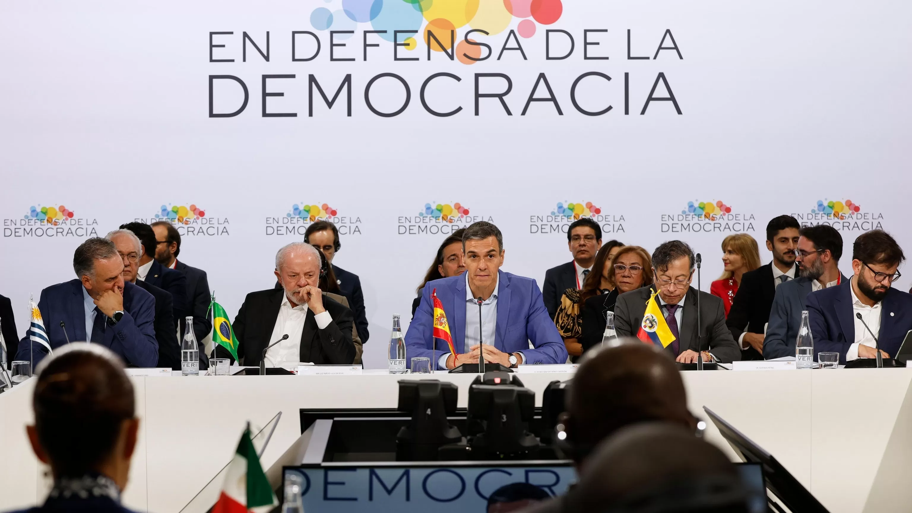 Progressive leaders rally in Barcelona to defend the traditional liberal order